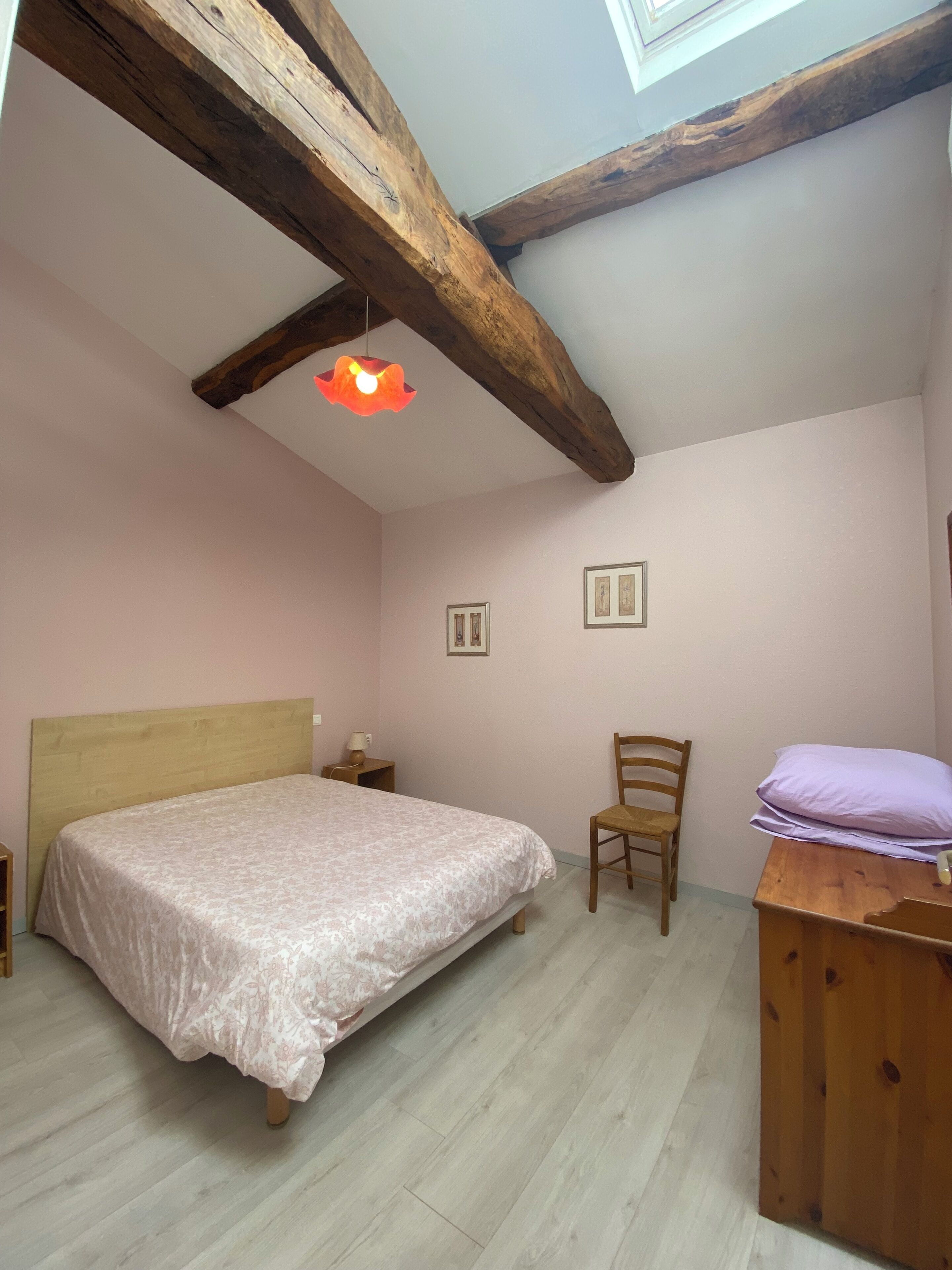2 chambres, fer et planche à repasser, lit parapluie, Wi-Fi gratuit