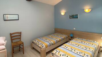 2 bedrooms, iron/ironing board, travel cot, free WiFi