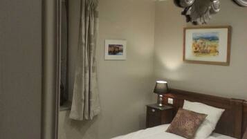 1 bedroom, desk, iron/ironing board, WiFi