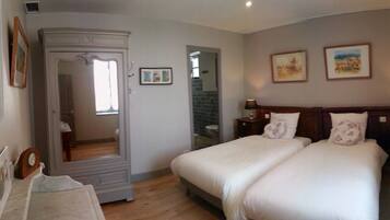 1 chambre, bureau, fer et planche à repasser, Wi-Fi