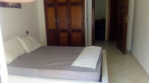 2 bedrooms, iron/ironing board, bed sheets