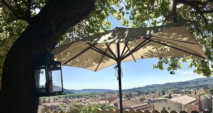 Maison De Charme Au Sommet Du Vieux Village De Nyons