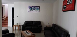 Nhà Tiêu chuẩn, nhiều giường, không hút thuốc | Phòng khách | Smart TV 