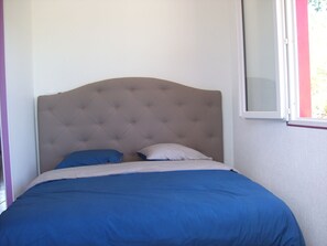 3 bedrooms, internet, bed sheets, wheelchair access