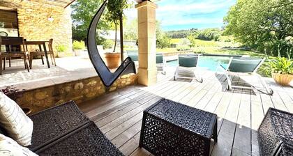 AUTHENTIQUE MAS EN PIERRE AVEC PISCINE CHAUFFEE EN CAMPAGNE AU CALME