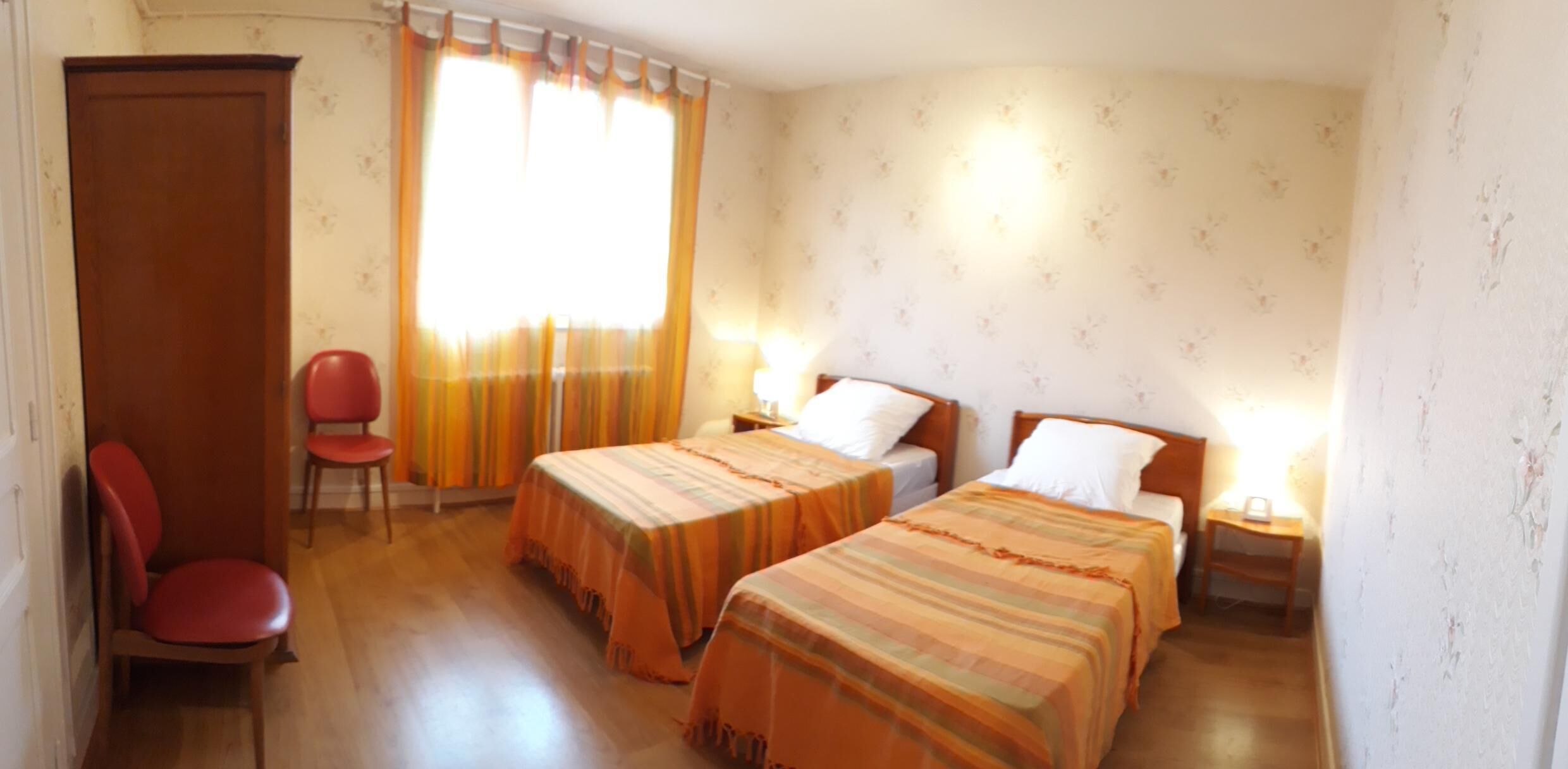2 bedrooms, desk, iron/ironing board, WiFi