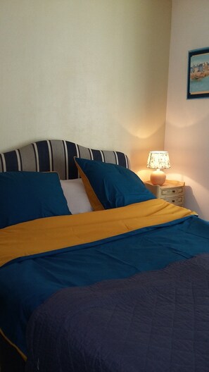 2 slaapkamers, een strijkplank/strijkijzer, gratis wifi, beddengoed