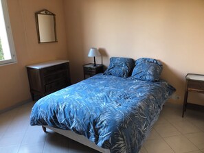 2 bedrooms, iron/ironing board, travel crib, free WiFi