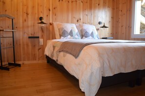 2 chambres, fer et planche à repasser, Wi-Fi, draps fournis