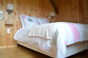 2 bedrooms, iron/ironing board, WiFi, bed sheets - The Logis du Val, comfort and calm family. (Salles)