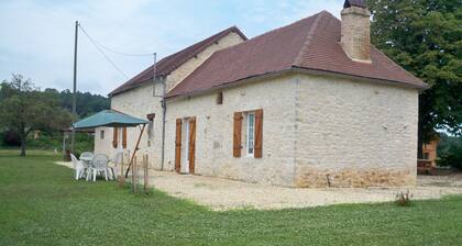 MAISON TRADITIONNELLE ET INDEPENDANTE DANS LE PERIGORD