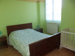 3 bedrooms, iron/ironing board, free WiFi