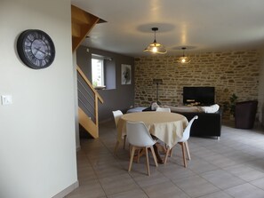 Dining - Luxury cottage  (SAINT EVARZEC)