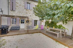 Outdoor dining - Mas de la Garance for 9 people with mini pool (Jonquerettes)