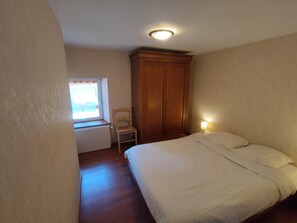 1 Schlafzimmer, Bügeleisen/Bügelbrett, Reisekinderbett, kostenloses WLAN