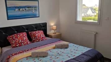 2 chambres, fer et planche à repasser, Wi-Fi, draps fournis