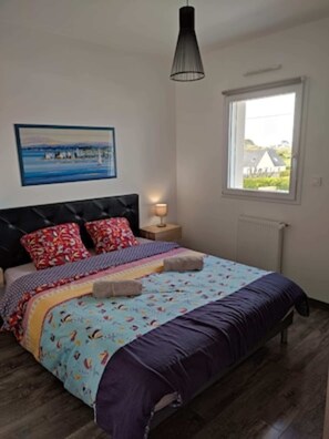 2 quartos, ferros/tábuas de passar roupa, Wi-Fi, roupa de cama