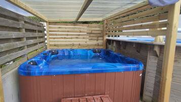 Bain à remous extérieur