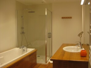 Hair dryer, towels - THE PIANO - New charming cottage. (Flavigny-Sur-Ozerain)