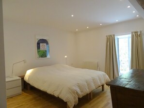 1 slaapkamer, een strijkplank/strijkijzer, internet