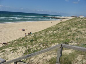 På stranden