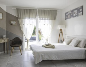1 chambre, lit parapluie, Wi-Fi gratuit, draps fournis