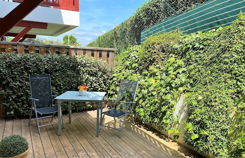 BaskoParadis I Apt Design I Adapté mobilité réduite I Lit 160 I Terrasse I Patio