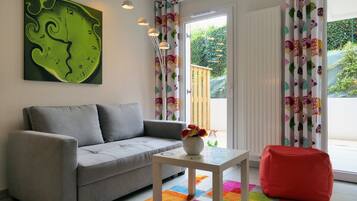 Télévision, livres, chaîne hi-fi