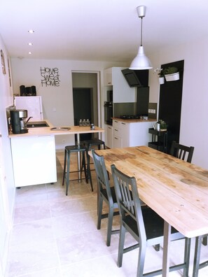 Dining - A charming country cottage close to all amenities and activities (Lezignan la cebe)