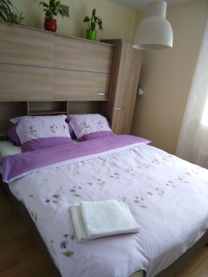 1 chambre, bureau, Wi-Fi, draps fournis