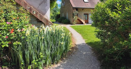 Large cottage sleeps 12 - nature - jura - countryside - near vineyard