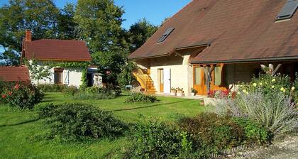 Large cottage sleeps 12 - nature - jura - countryside - near vineyard
