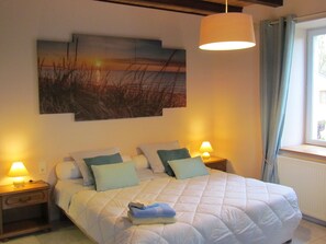 5 bedrooms, iron/ironing board, free WiFi, bed sheets