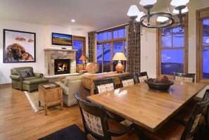 Dining - Grand Villa (Crested Butte)