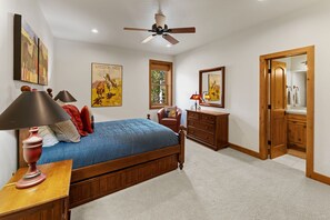4 bedrooms, desk, iron/ironing board, WiFi