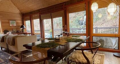 YKSITYISKOHTAINEN 150FT: N VESIVALLISUUS OIKEA KANTA! Maalaismainen, aasialainen innoittama.