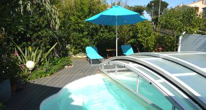 VILLA AVEC PISCINE MONTPELLIER/CASTELNAU . TRAMWAY. 4 PERSONNES.