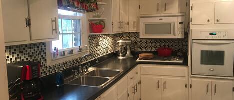 Réfrigérateur, micro-ondes, four, lave-vaisselle