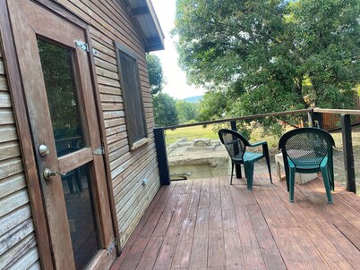 Country Peace. Walk to Market. Bus to San Ignac & SpanLook. Pets ok Upstair Deck