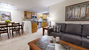 Televisión y chimenea 