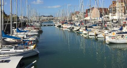 Deux piÚces avec balcon, piscine chauffée couverte - 2 personnes