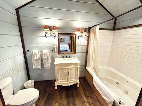 Hair dryer, towels. #7 Tilly - Tiny Home Cottage