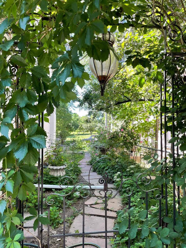 تفاصيل الفندق من الخارج