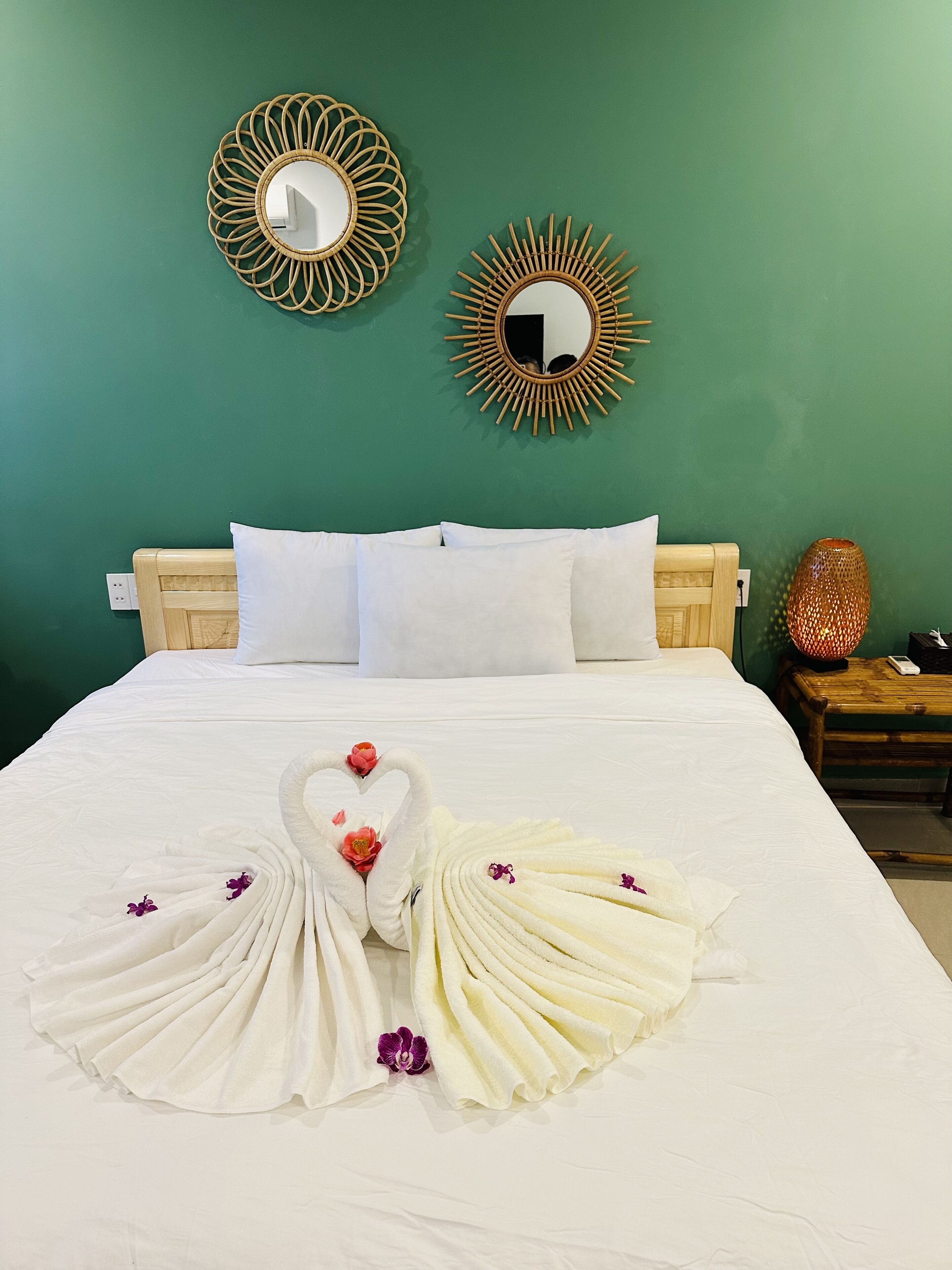 4 bedrooms, internet, bed sheets