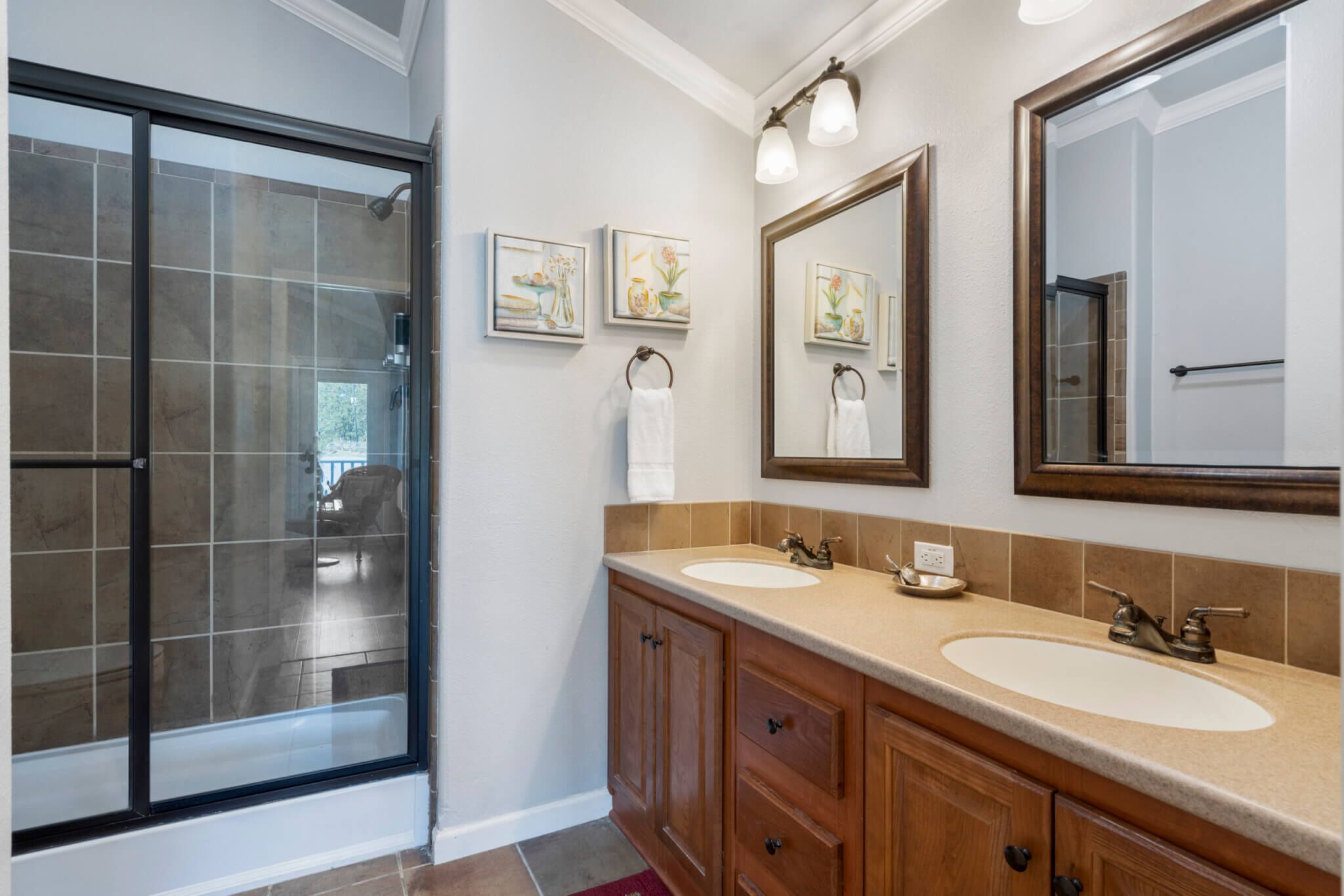 Combined shower/bathtub, hair dryer, towels, soap