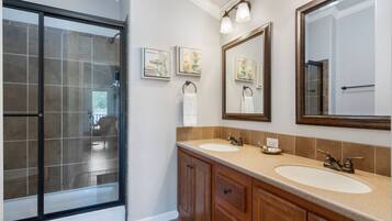 Combined shower/bathtub, hair dryer, towels, soap