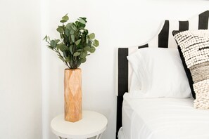 2 Schlafzimmer, Schreibtisch, Bügeleisen/Bügelbrett, Reisekinderbett