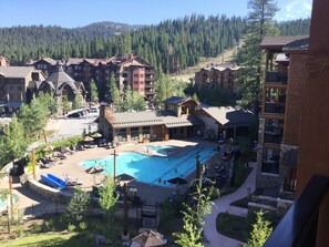 Lämmitetty uima-allas