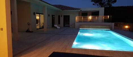 Piscine extérieure, piscine chauffée