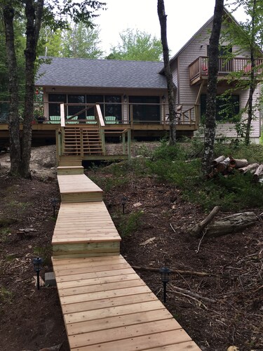 Lakefront cottage near Acadia and Bar Harbor